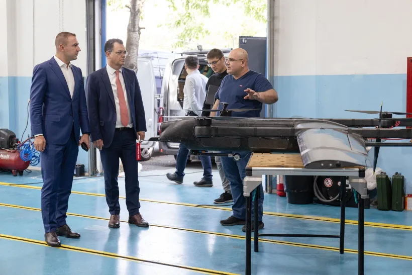 Proiectul "Drona Românească". Doi miniștri au vizitat Institutul Național de Cercetare-Dezvoltare Aerospațială Elie Carafoli