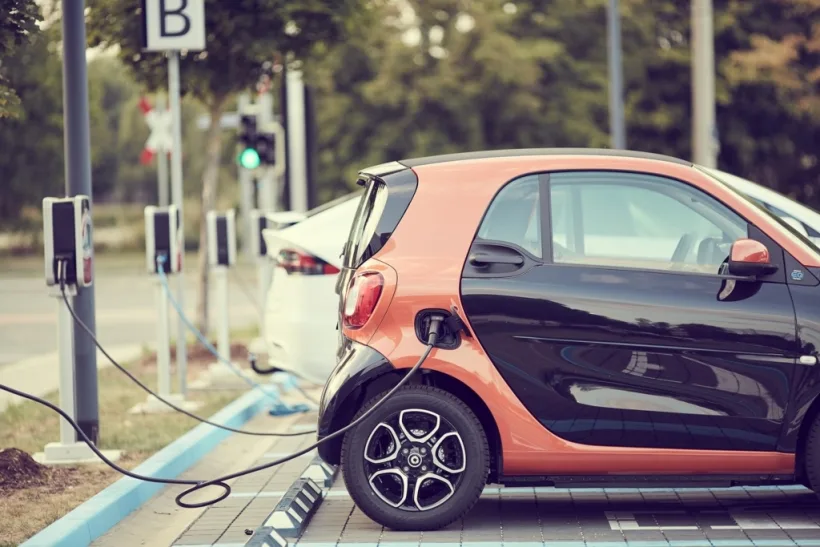 Autoturismele electrice nu mai sunt dorite de români: în martie 2025 s-a înregistrat o scădere a înmatriculărilor de 58.8% față de martie 2024