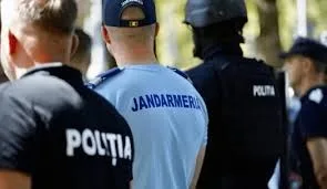 Sancțiuni pentru un tânăr care a scandat lozinci în fața sediului USR
