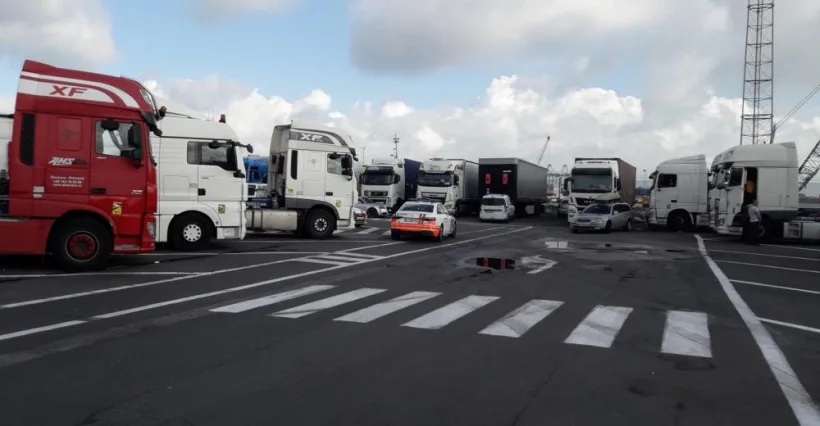 Autoritățile au introdus restricții de circulație pentru camioanele peste 7,5 tone în 14 județe