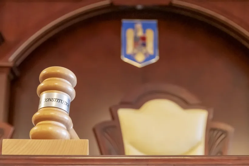 Disputa pe plajele publice: sesizarea președintelui amânată de Curtea Constituțională