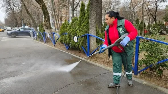 Este vremea reparațiilor și a curățeniei în Sectorul 4!