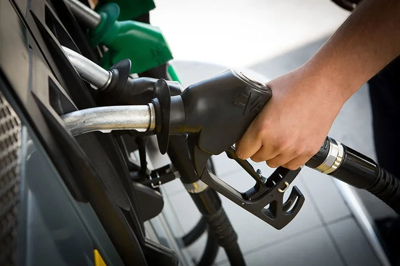 Motorina, mai ieftină cu 11%: Guvernul intervine pe piața carburanților