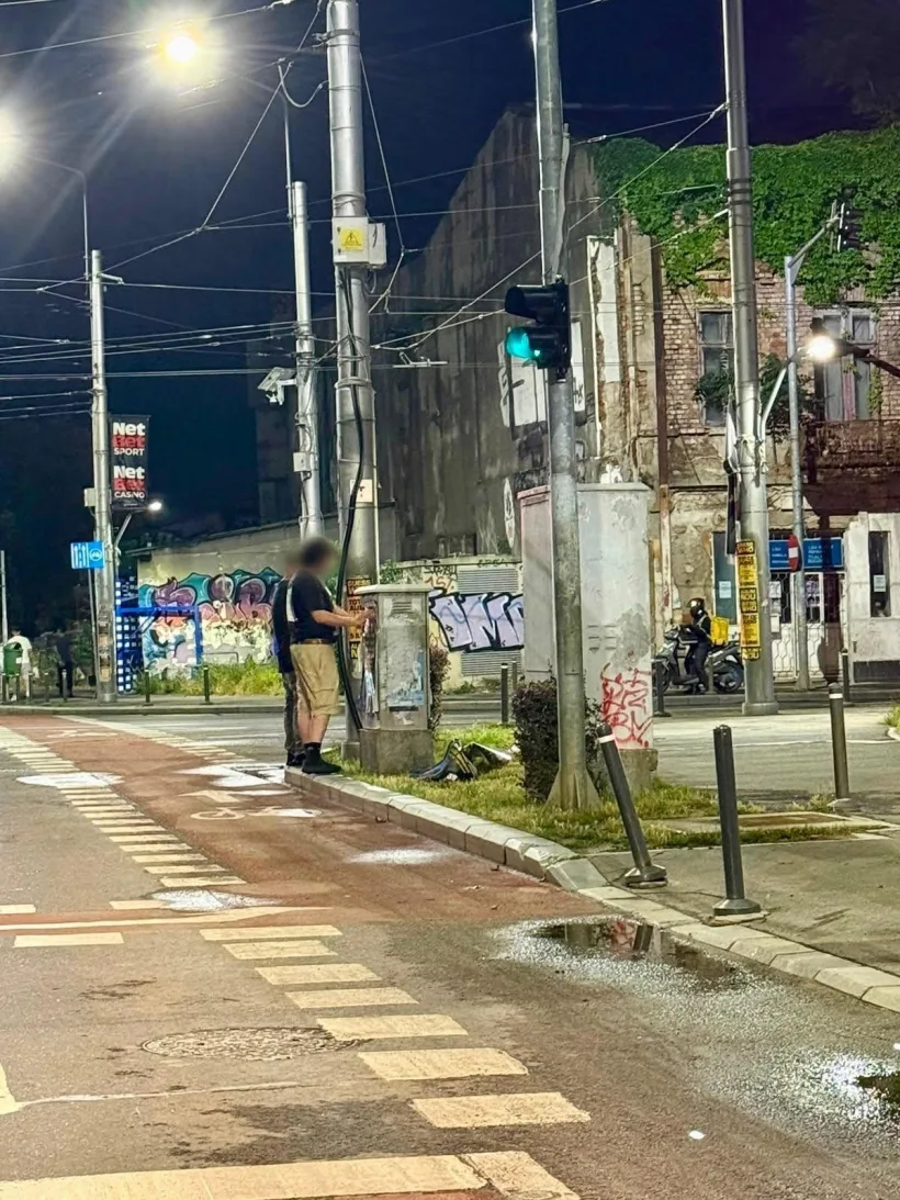 Spunem stop afișajului ilegal și punem orașul la punct!