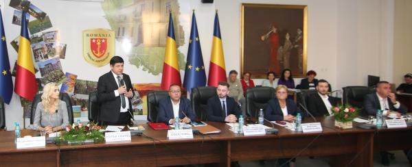 Au depus jurăm&acirc;ntul președintele ales al Consiliului Județean, Costel Fotea, și consilierii județeni care și-au obținut mandatele la alegerile locale din 9 iunie