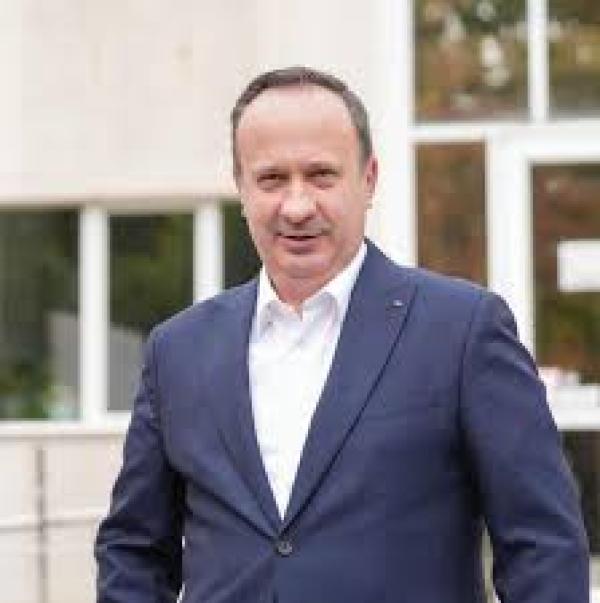 Puterea acuză opoziția că nu vine &icirc;n Parlament: AUR și POT nu vin la muncă, chiulesc pe banii cetățenilor