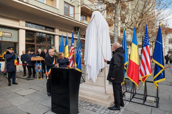 Ceremonia de dezvelire a bustului de bronz al președintelui Woodrow Wilson &icirc;n Cluj-Napoca