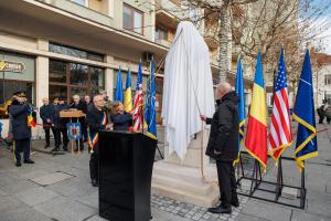 Ceremonia de dezvelire a bustului de bronz al președintelui Woodrow Wilson în Cluj-Napoca