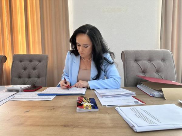 O nouă lege &icirc;ntăreşte furnizarea asistenţei sociale la nivelul comunităţilor mici.