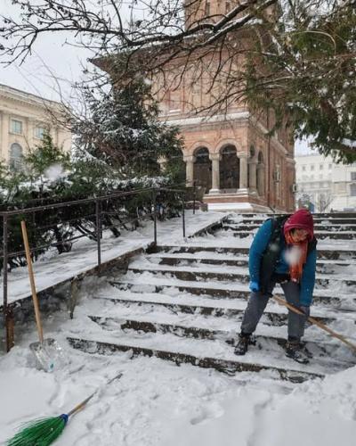 Administrația Capitalei susține că &icirc;și face treaba &bdquo;&icirc;n lupta&rdquo; cu zăpada