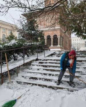 Administrația Capitalei susține că își face treaba „în lupta” cu zăpada