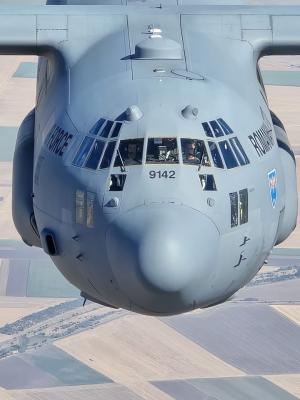 Aeronave ale Forțelor Aeriene Române intervin pentru stingerea incendiilor din Albania