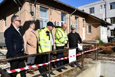 Lucrările la construcția și dotarea Laboratorului de Radioterapie de la Pitești &icirc;n stadiu avansat