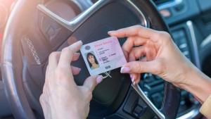 Proiect: valabilitatea permiselor de conducere va crește de la 10 la 15 ani