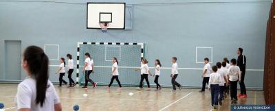 Sistemul educațional actual fr&acirc;nează activitatea sportivă &icirc;n școlile rom&acirc;nești