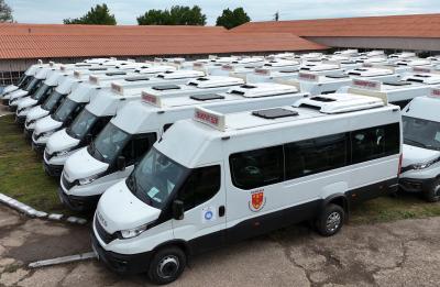 Elevii din 30 de comune gălățene vor fi transportați cu microbuze hibride noi