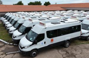 Elevii din 30 de comune gălățene vor fi transportați cu microbuze hibride noi