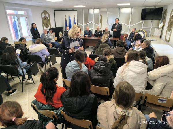 Educația &icirc;nseamnă prevenție...care &icirc;ncepe prin dialog și implicare