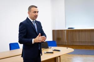 Ministrul Bogdan Ivan anunță deblocarea burselor „Ștefan Obobleja”: Finanțăm cu 7 milioane de lei tinerii specialiști români