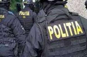 Percheziții la o grupare acuzată că a obţinut 1,7 milioane de euro din înşelăciuni cu indemnizaţii de creştere a copilului