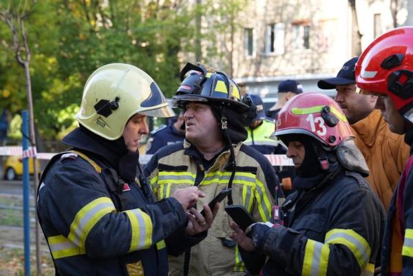 Explozia puternică &icirc;ntr-un bloc din Capitală: trei persoane au murit, 13 rănite grav
