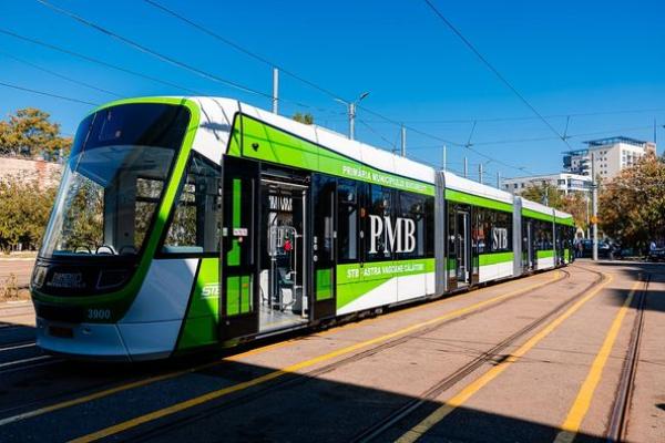 Nicușor Dan: Tramvaiul Imperio cu numărul 100 a ieșit pe traseu, &icirc;n București