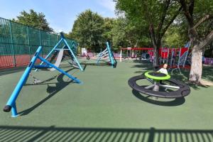 Încă un loc de joacă în Parcul Marin Preda-Giulești