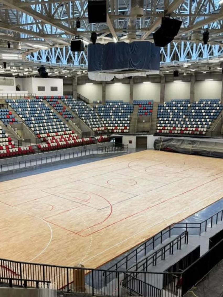 Suprafața de joc din Sala Polivalentă Tulcea intră în etapa finală!