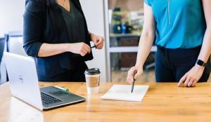 Guvernul vrea să desființeze 40.000 de posturi de la instituțiile publice locale