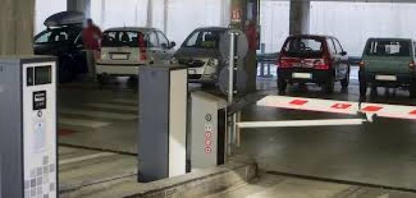 Sistemul automat de taxare din parcarea Pieței Halelor, din Brăila, repus &icirc;n funcțiune