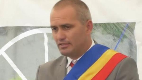 Primar, reținut pentru exploatarea unei persoane cu handicap