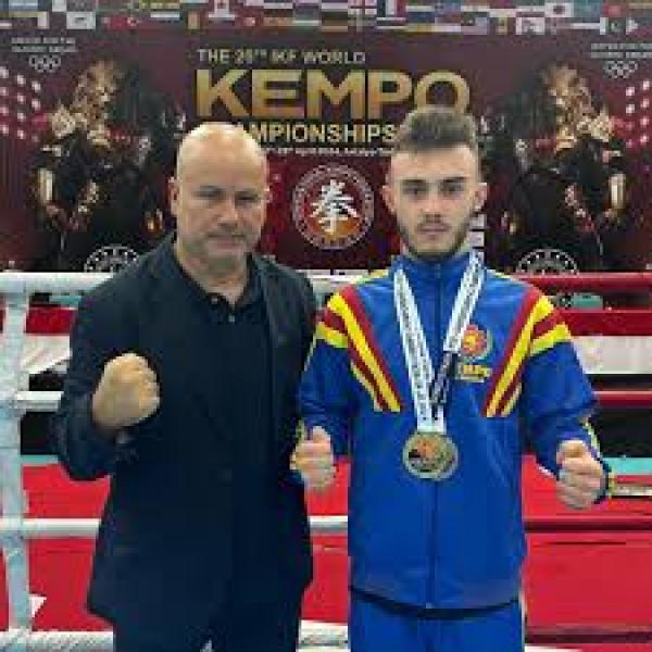 Campionul mondial din Drăgășani, &icirc;n vizită la Consiliul Județean V&acirc;lcea.