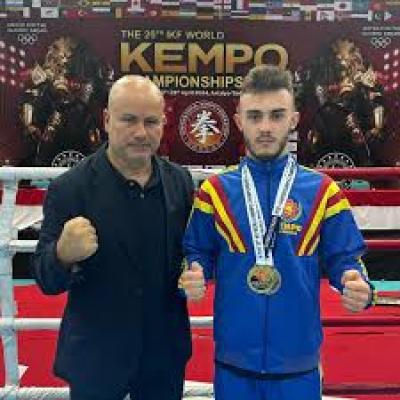 Campionul mondial din Drăgășani, &icirc;n vizită la Consiliul Județean V&acirc;lcea.