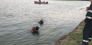 Alertă pe Dunăre. Pompierii şi scafandrii caută de mai bine de 20 ore un bărbat &icirc;n v&acirc;rstă de 60 ani