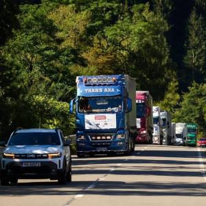 7 camioane cu materiale de construcție, din partea județului Maramureș, au ajuns la Broșteni!