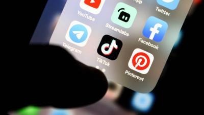 CNA a cerut TikTok să închidă zeci de conturi suspecte