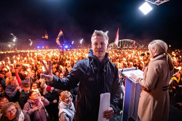 Orb&aacute;n pierde alegerile după 16 ani. Kelemen Hunor felicită Tisza, iar P&eacute;ter Magyar promite o &bdquo;Ungarie liberă&rdquo;