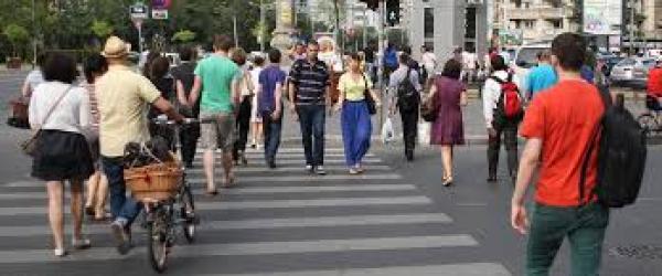 Rom&acirc;nii &icirc;ngrijorați de corupție și creșterea prețurilor: un sondaj arată pesimismul majoritar față de direcția țării