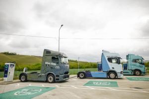 Premieră. S-a deschis un hub de mare putere pentru încărcarea autovehiculelor electrice