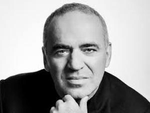 Garry Kasparov, invitatul de onoare de la ceremonia de deschidere a Grand Chess Tour 2025, etapa de la București