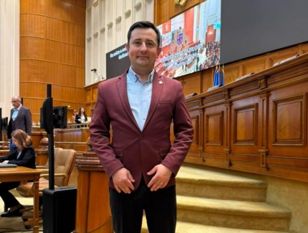 Mutare politică: C&icirc;mpan &icirc;și schimbă apartenența parlamentară din POT &icirc;n PSD