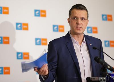 Moșteanu: Fără alcool, tutun și băuturi energizante v&acirc;ndute minorilor! Legea a fost adoptată de Parlament