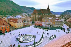 Via Transilvanica va pleca și din Piața Sfatului din Brașov