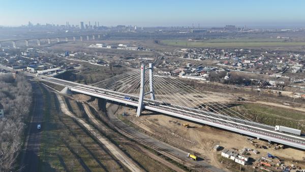 Un pod impresionant cu o &icirc;nălțime de 62 de metri a fost inaugurat la Galați