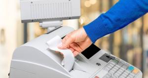 Termenul privind obligația firmelor legate de casele de marcat legate la serverele Fiscului, extins cu un an