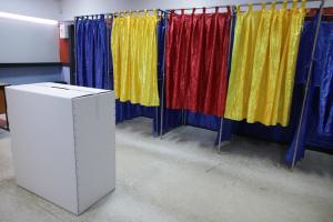 La vot cu mașina Primăriei. Dosar penal după ce un primar a dus alegătorii la secția de vot cu autoutilitara instituţiei