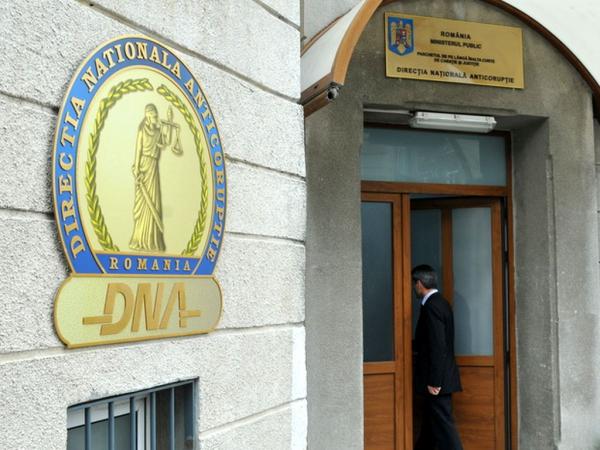 DNA: Directorul Unifarm a cerut mită 760.000 de euro &icirc;n plină pandemie de COVID-19, petru achiziția unui contract de măști și combinezoane