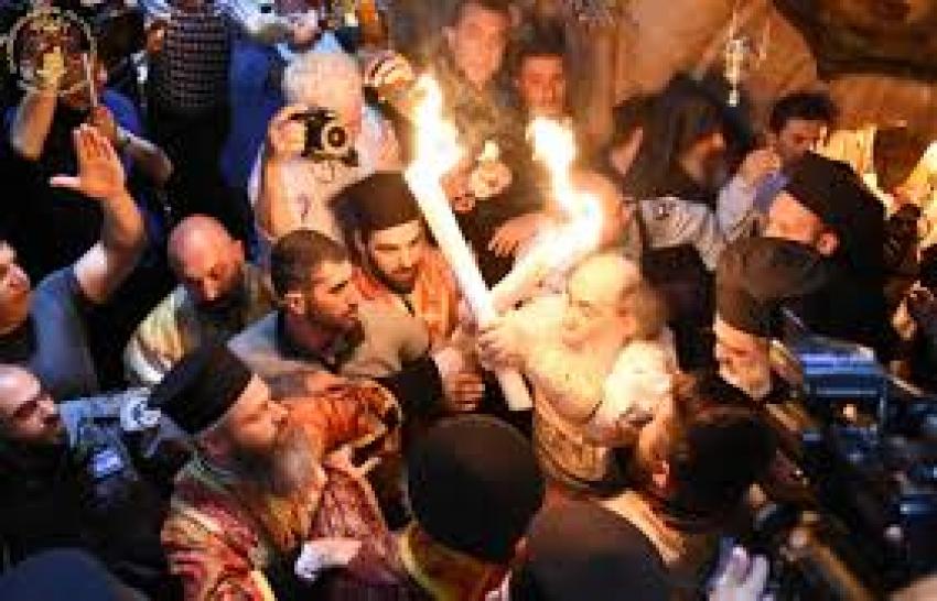 Sfânta Lumină va ajunge la București în Sâmbăta Mare, în ciuda restricțiilor din Ierusalim