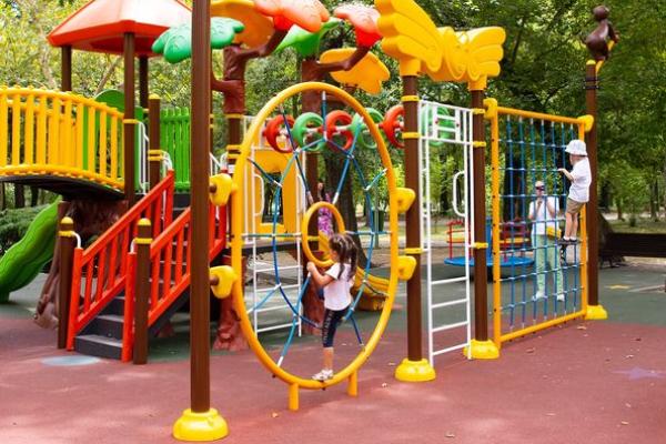 Alte patru locuri de joacă funcționale, &icirc;n București