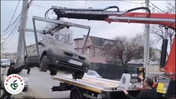 Sute de angajați din Salubritatea Sectorului 5, în stradă, pentru deszăpezire